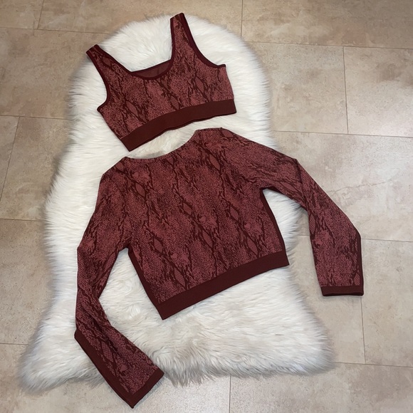 Fabletics Kamilia Seamless Sports Bra and Crop Top Set - Picture 7 of 10